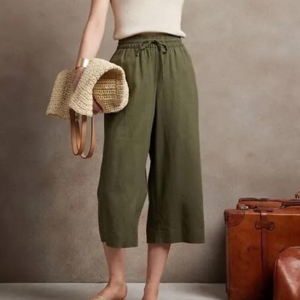 Banana Republic Linen Blend Easy Crop Pant in Vegan